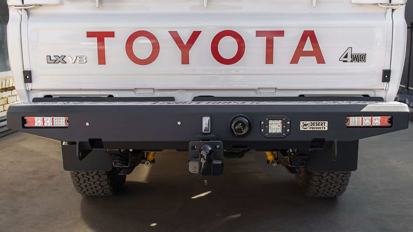 Desert V-Range Rear Bumper Cruiser 79 With T/H 2 Desert V-Range Rear Bumper Cruiser 79 With T/H
