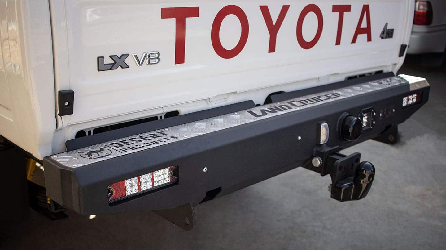 Desert V-Range Rear Bumper Cruiser 79 With T/H 3 Desert V-Range Rear Bumper Cruiser 79 With T/H